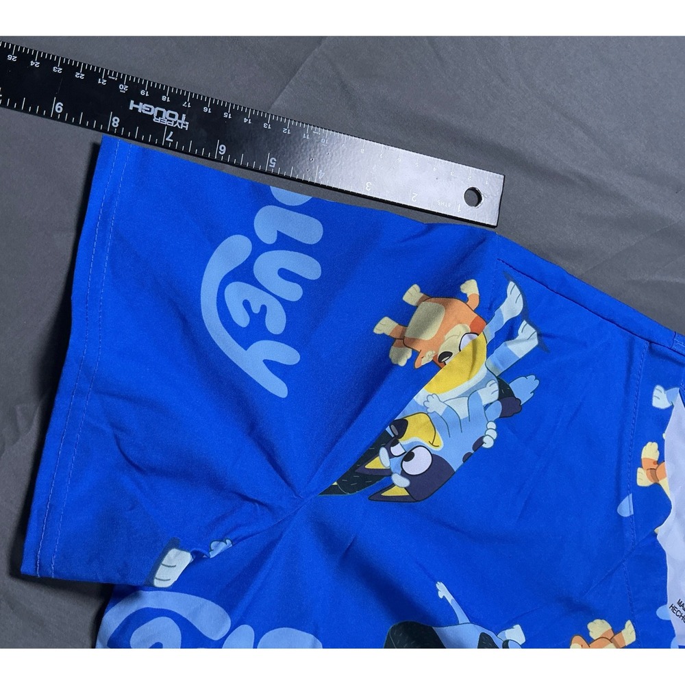 Bluey Character Medical Scrub Top Blue V-Neck Short Sleeve Pockets Size L - Picture 6 of 9